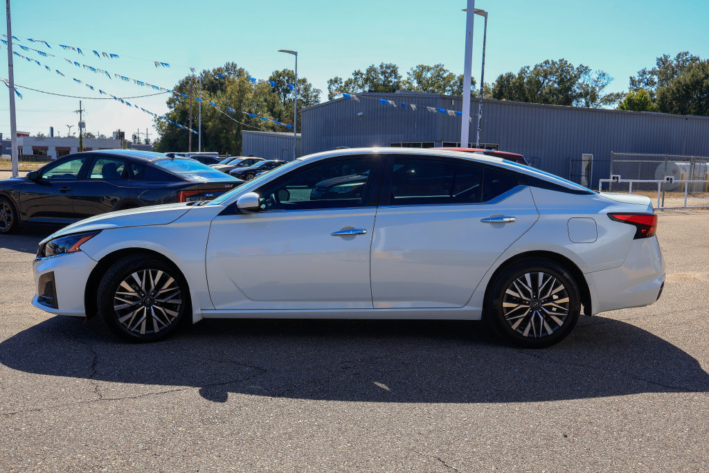Used 2023 Nissan Altima 2.5 SV FWD image 24