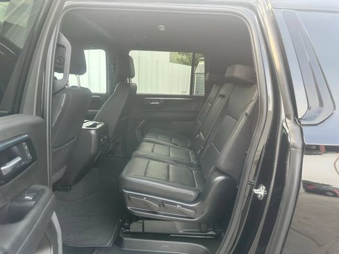 Used 2025 Chevrolet Suburban Z71 AWD/4WD image 12