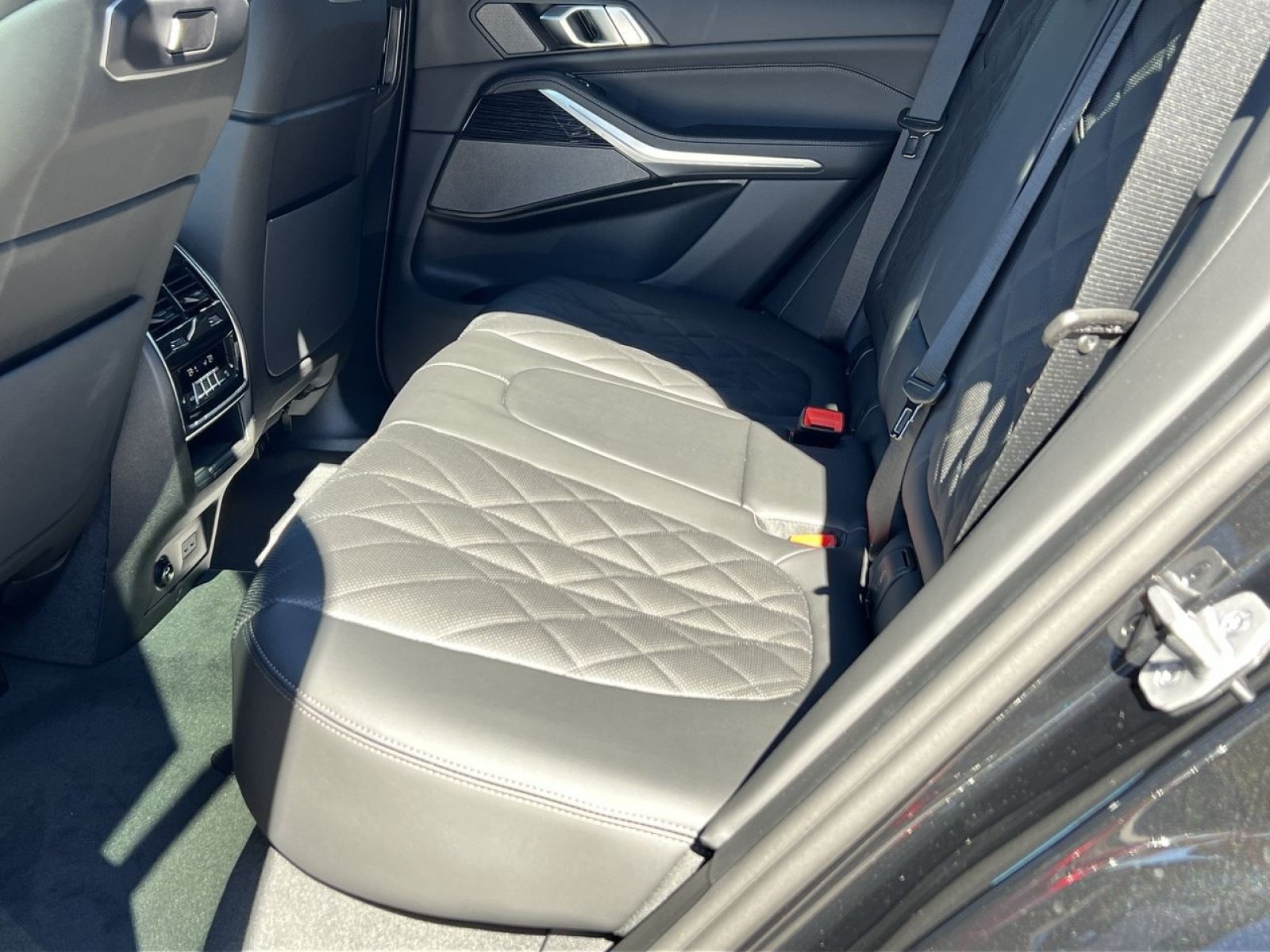 Used 2026 BMW X5 xDrive40i w/ M Sport Package AWD/4WD image 22