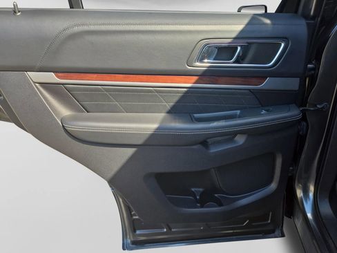 Used 2019 Ford Explorer Platinum AWD/4WD image 26