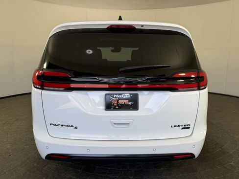 Used 2024 Chrysler Pacifica Limited w/ Uconnect Theater Family Group AWD/4WD image 6