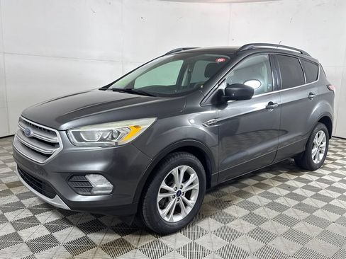 Certified 2017 Ford Escape SE w/ Equipment Group 201A FWD image 9