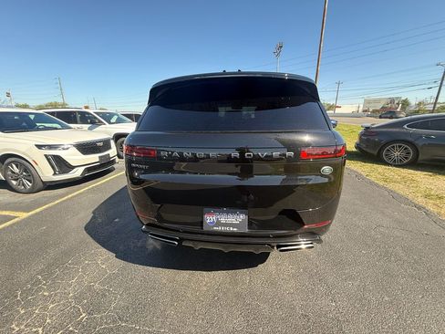 Used 2023 Land Rover Range Rover Sport SE Dynamic image 4