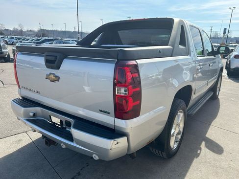 Used 2010 Chevrolet Avalanche LT w/ Regional Value Package image 5