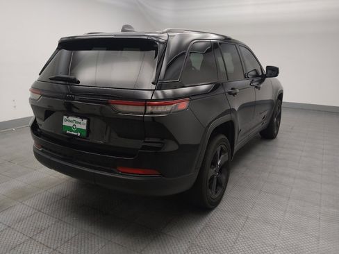 Used 2023 Jeep Grand Cherokee Altitude AWD/4WD image 9
