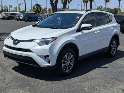 Used 2017 Toyota RAV4 XLE w/ Convenience Package AWD/4WD image 5