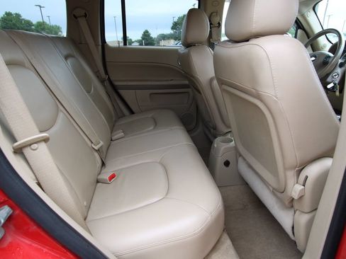 Used 2009 Chevrolet HHR LT FWD image 9