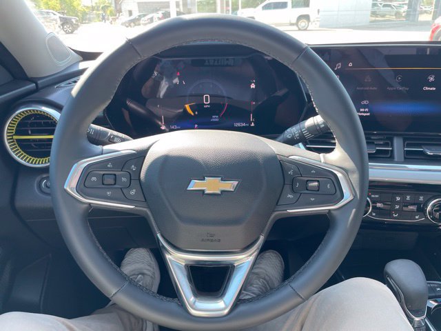 Used 2025 Chevrolet Trax LT w/ LT Convenience Package FWD image 15