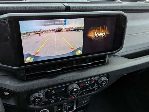 Used 2024 Jeep Gladiator Sport image 24