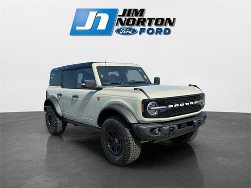 New 2025 Ford Bronco Badlands image 1
