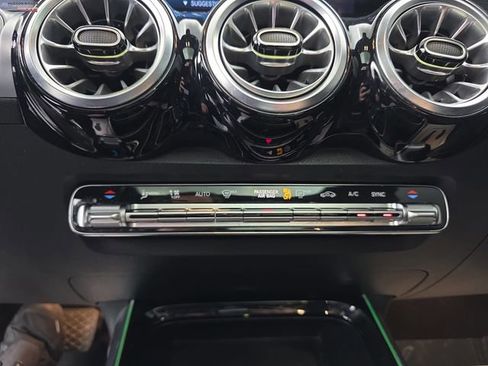 Used 2023 Mercedes-Benz GLB 250 4MATIC image 36