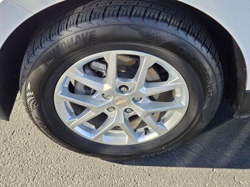 Used 2022 Chevrolet Equinox LS w/ LS Convenience Package image 9