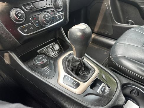 Used 2015 Jeep Cherokee Limited AWD/4WD image 33