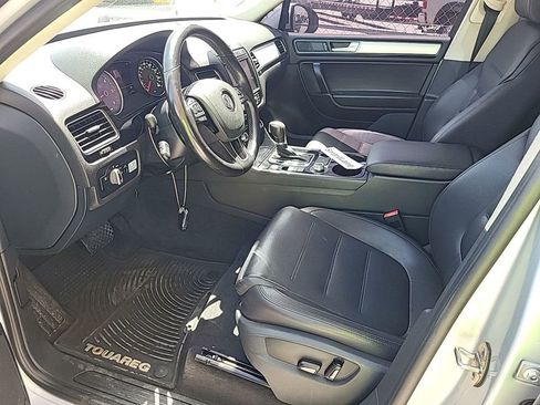 Used 2016 Volkswagen Touareg Sport AWD/4WD image 6