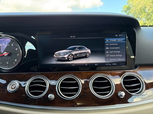 Used 2017 Mercedes-Benz E 300 4MATIC image 25