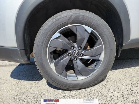 Used 2025 Nissan Rogue SV FWD image 6