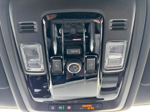 New 2026 Chevrolet Suburban RST image 38