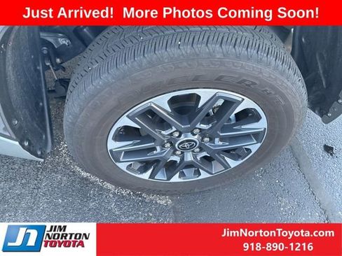 Used 2023 Toyota Tundra Limited image 7