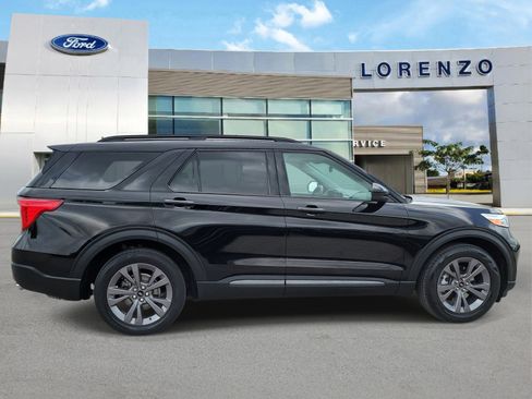 Used 2023 Ford Explorer XLT w/ Equipment Group 202A RWD image 4