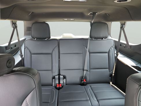 Used 2025 GMC Yukon XL Denali AWD/4WD image 18