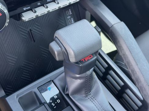 Used 2025 Toyota Tacoma TRD Sport image 21