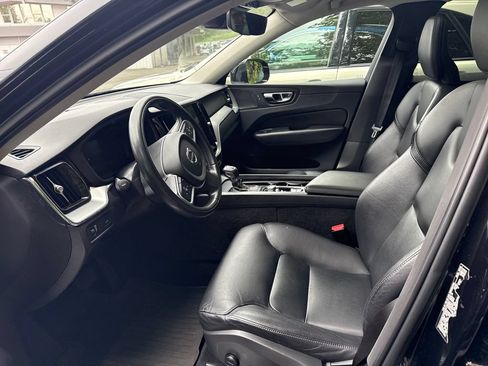 Used 2019 Volvo XC60 T6 Momentum w/ Multimedia Package AWD/4WD image 14