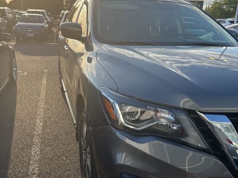 Used 2020 Nissan Pathfinder S AWD/4WD image 3