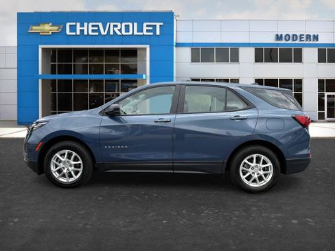 Used 2024 Chevrolet Equinox LS FWD image 2
