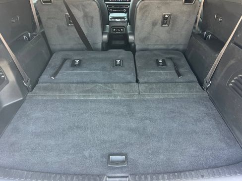 Used 2025 Chevrolet Traverse LT FWD image 21