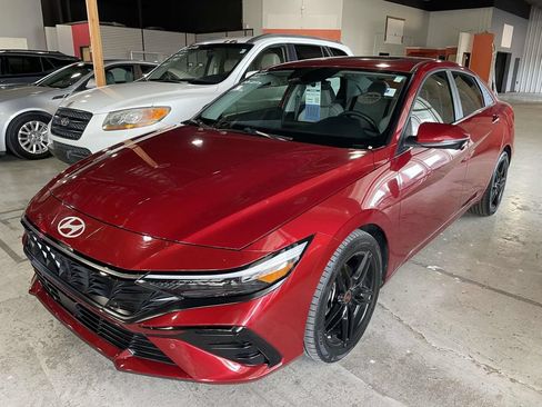 Certified 2024 Hyundai Elantra Limited FWD image 3