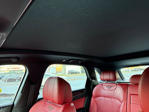 Used 2019 Bentley Bentayga image 57