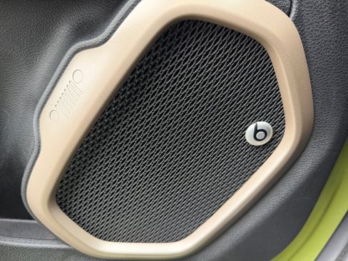 Used 2016 Jeep Renegade 75th Anniversary image 25