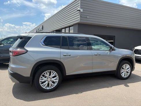 Used 2025 GMC Acadia Elevation w/ Elevation Premium Package AWD/4WD image 3