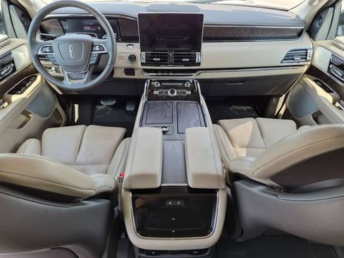 Used 2024 Lincoln Navigator Reserve AWD/4WD image 18