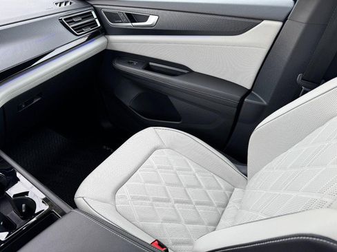 Used 2025 Volkswagen Atlas Cross Sport SEL Premium R-Line image 11