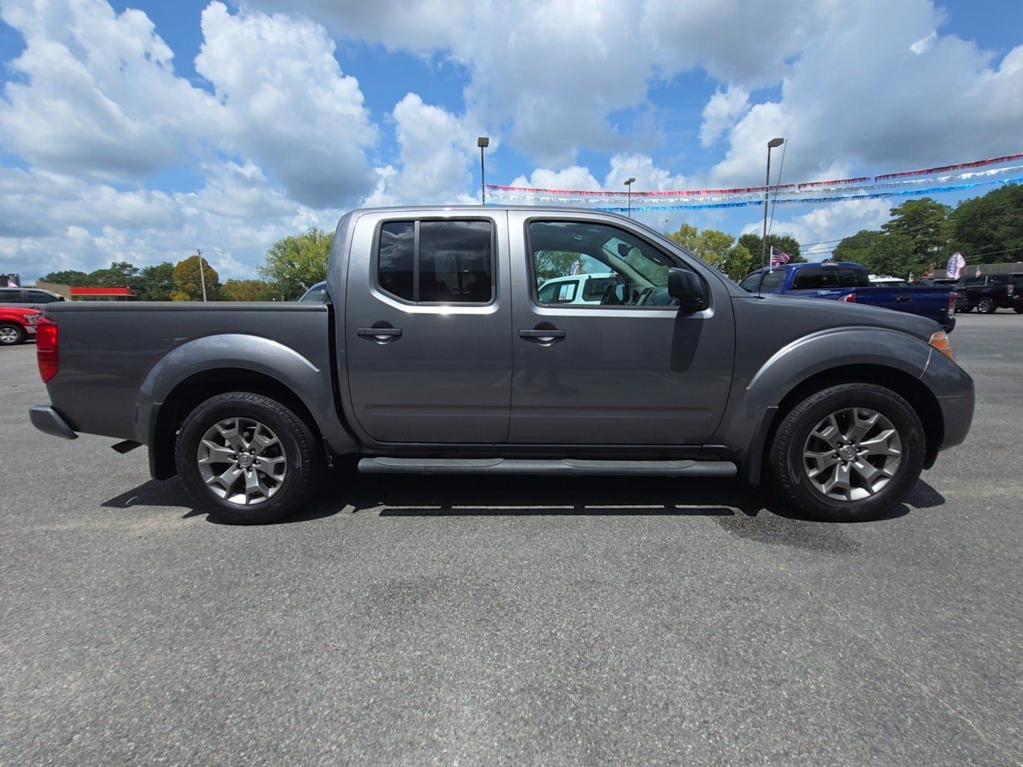 Used 2020 Nissan Frontier SV RWD image 5