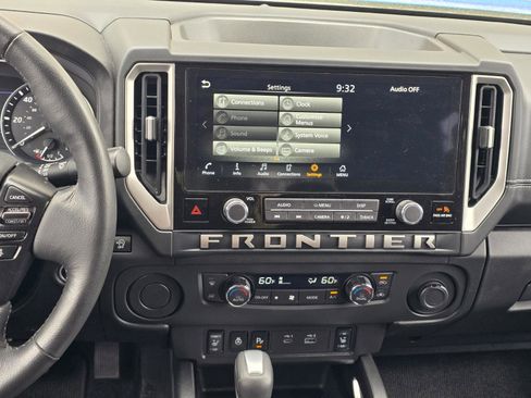 Used 2025 Nissan Frontier SV w/ SV Convenience Package image 16