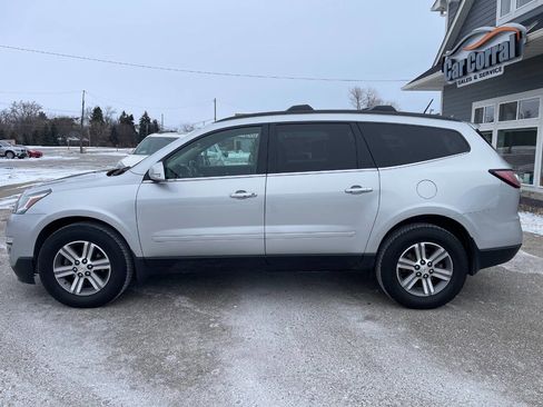 Used 2016 Chevrolet Traverse LT image 2