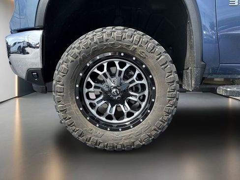 Used 2025 Chevrolet Silverado 3500 LTZ w/ LTZ Plus Package AWD/4WD image 9