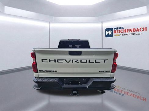 Used 2022 Chevrolet Silverado 2500 Custom w/ Custom Convenience Package AWD/4WD image 5