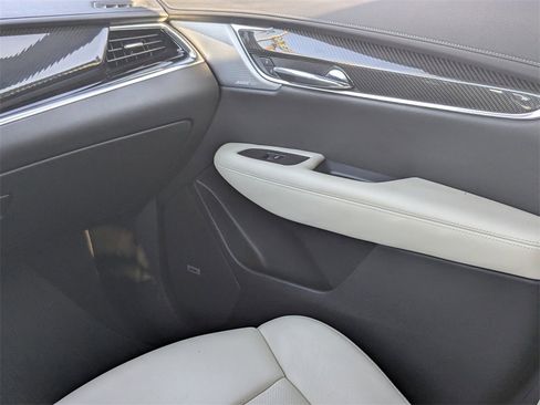 Used 2023 Cadillac XT6 Sport w/ Technology Package image 14