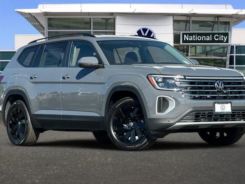 New 2026 Volkswagen Atlas SE image 2