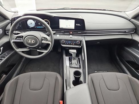 Used 2024 Hyundai Elantra SEL FWD image 9