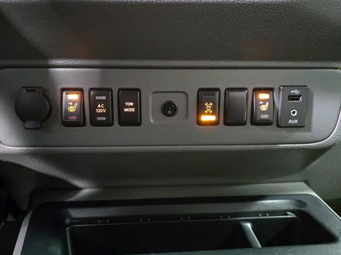 Used 2019 Nissan NV 3500 SL image 24