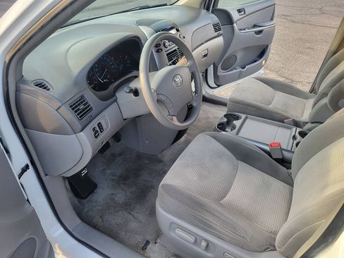 Used 2008 Toyota Sienna LE FWD image 11