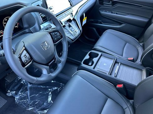 New 2026 Honda Odyssey Touring image 9