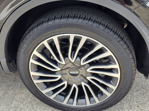 Used 2021 Lincoln Corsair Reserve w/ Elements Package FWD image 11