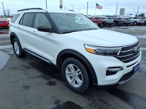 Used 2023 Ford Explorer XLT w/ Equipment Group 202A image 8