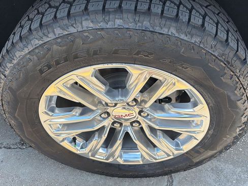 Certified 2024 GMC Yukon SLT image 11