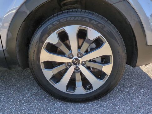 Used 2022 Kia Telluride S FWD image 11